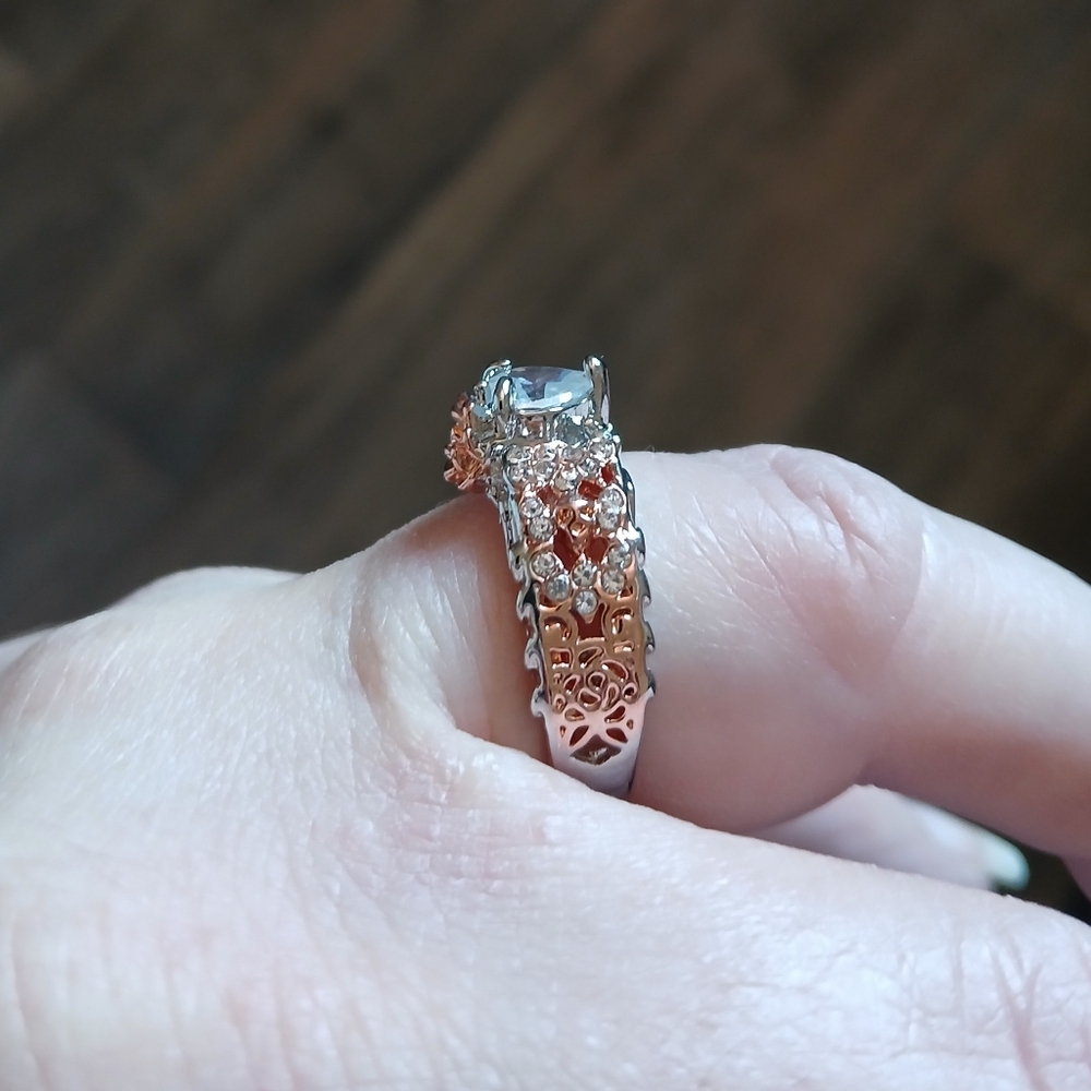 New Heart Shaped CZ Rose Gold & Silver Skulls & Roses Ring. - Picture 13 of 16